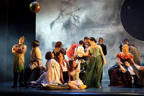 La Traviata - melancholic romance entwined with passionate outbursts